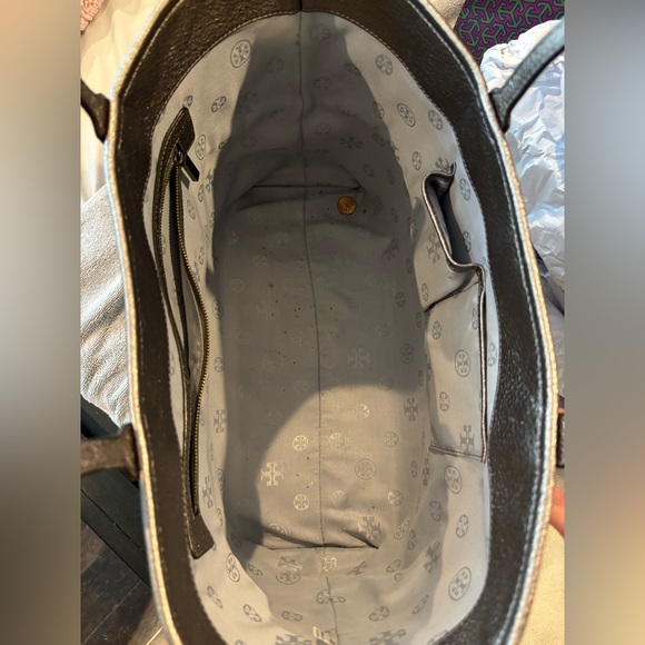 Tory Burch Ashley Shopper/Tote - Picture 3 of 4